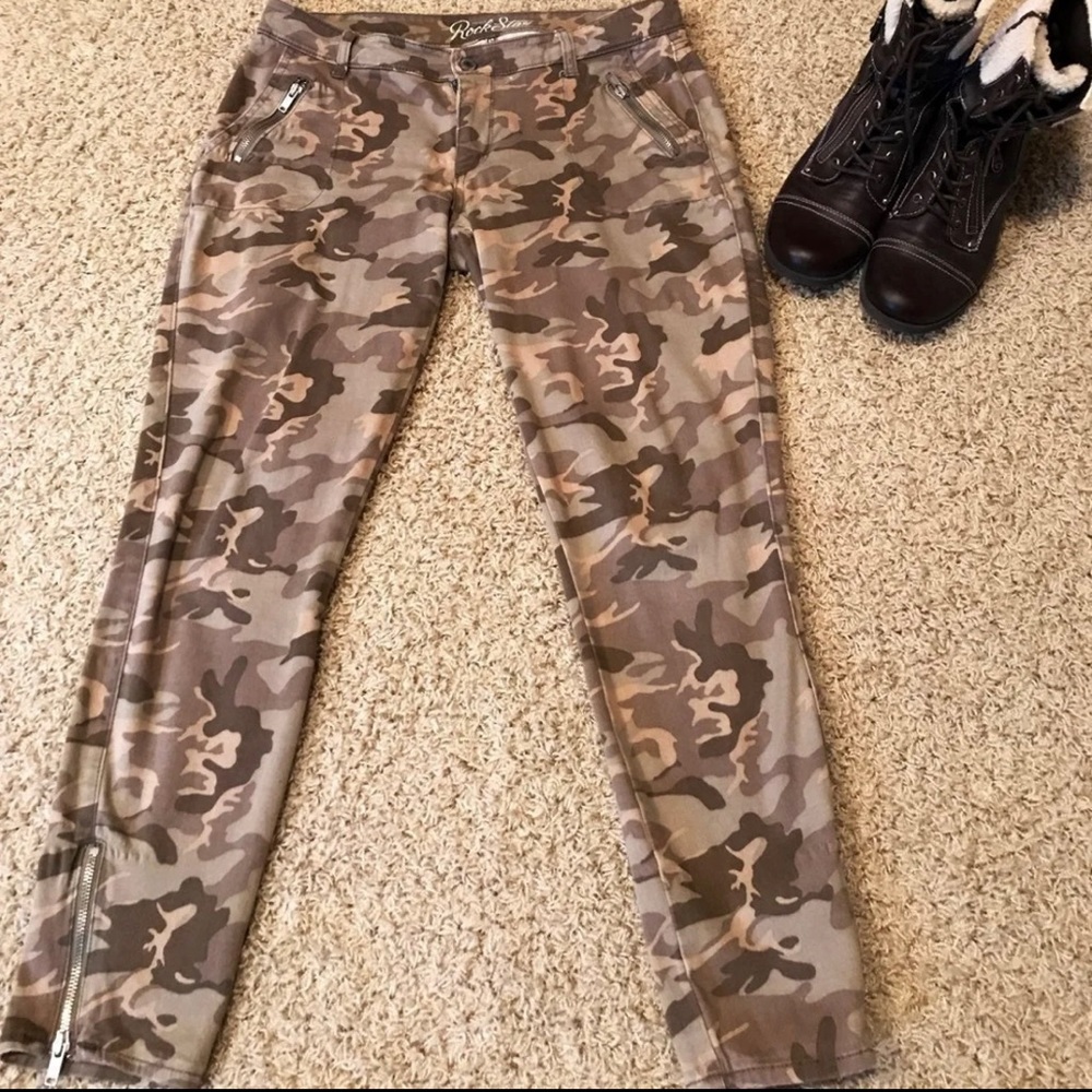 Camo  pants 8 petite